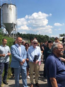 Ministr Martin Baxa během slavnostního zahájení demolice areálu bývalého vepřína v Letech u Písku