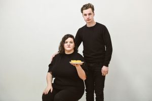 Nataša Bednářová a Oskar Hes jako sourozenci na zkoušce představení