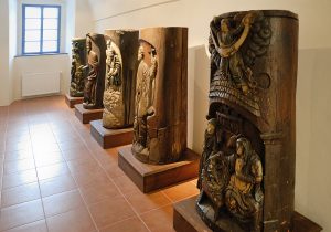 Expozce dlabaných úlů, foto: Evžen Pajskr