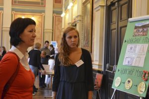 Štěpánka Laňová (Goethe-Institut) se zajímala o výsledky projektu Tábor na téma udržitelného rozvoje, který její organizace podpořila.