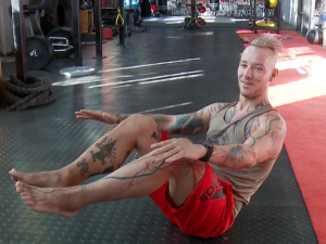 Jakub Bína motivuje k pohybu v pořadu Cvičí celé Česko