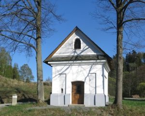 Restaurovaná kaplička ve vojenském újezdě Libavá na Olomoucku
