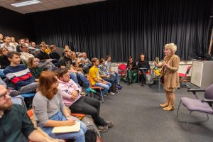 Linda Aronson se studenty ateliéru Audiovizuální tvorba UTB