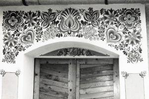 Typické moravské ornamenty na žudru do vinného sklepa