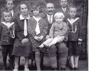 Rodinná fotografie z roku 1931, Marta Žabková uprostřed