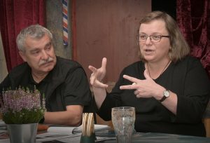 Petra Richter Kohutová, vedoucí úkolu DČAD, a Jaroslav Kodeš, režisér, fotograf a stálý spolupracovník Databáze. (foto z rozborového semináře na celostátní přehlídce 2021)