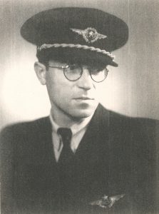 Radiotelegrafista leteckého provozu ČSA Jindřich Rohn (*1906), švagr Miloše Vecky a dědeček scénáristy Petra Jarchovského