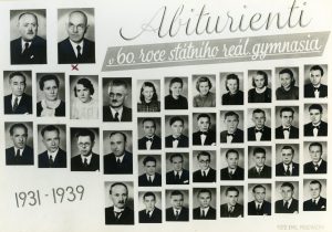 Maturitní tablo třídy Jana Tomského (J.A. ve druhé řadě druhý zprava)