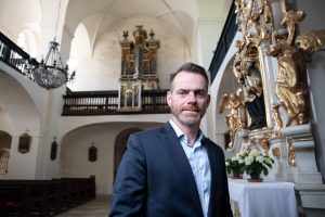 Varhaník Adam Viktora v kostele Nejsvětější Trojice ve Smečně