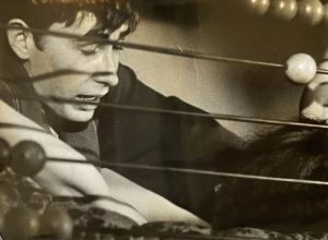 Divadelní kariéra v Docela malém divadle v Litvínově, které založil Mirek Kovářík, ve hře Třikrát vražda od Alexe Koenigsmarka