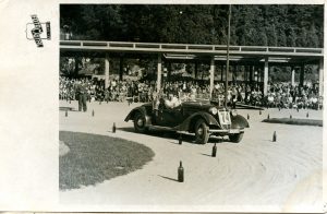 Výstava s názvem AUTO-MOTO-KOLONÁDA
