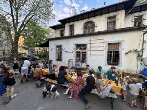 Z oslavy dokončené rekonstrukce domu