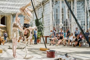 Taneční performance Dotek tíhy