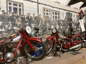 Motocykly Jawa Villiers v původním originálním stavu, vystavené na galerii.