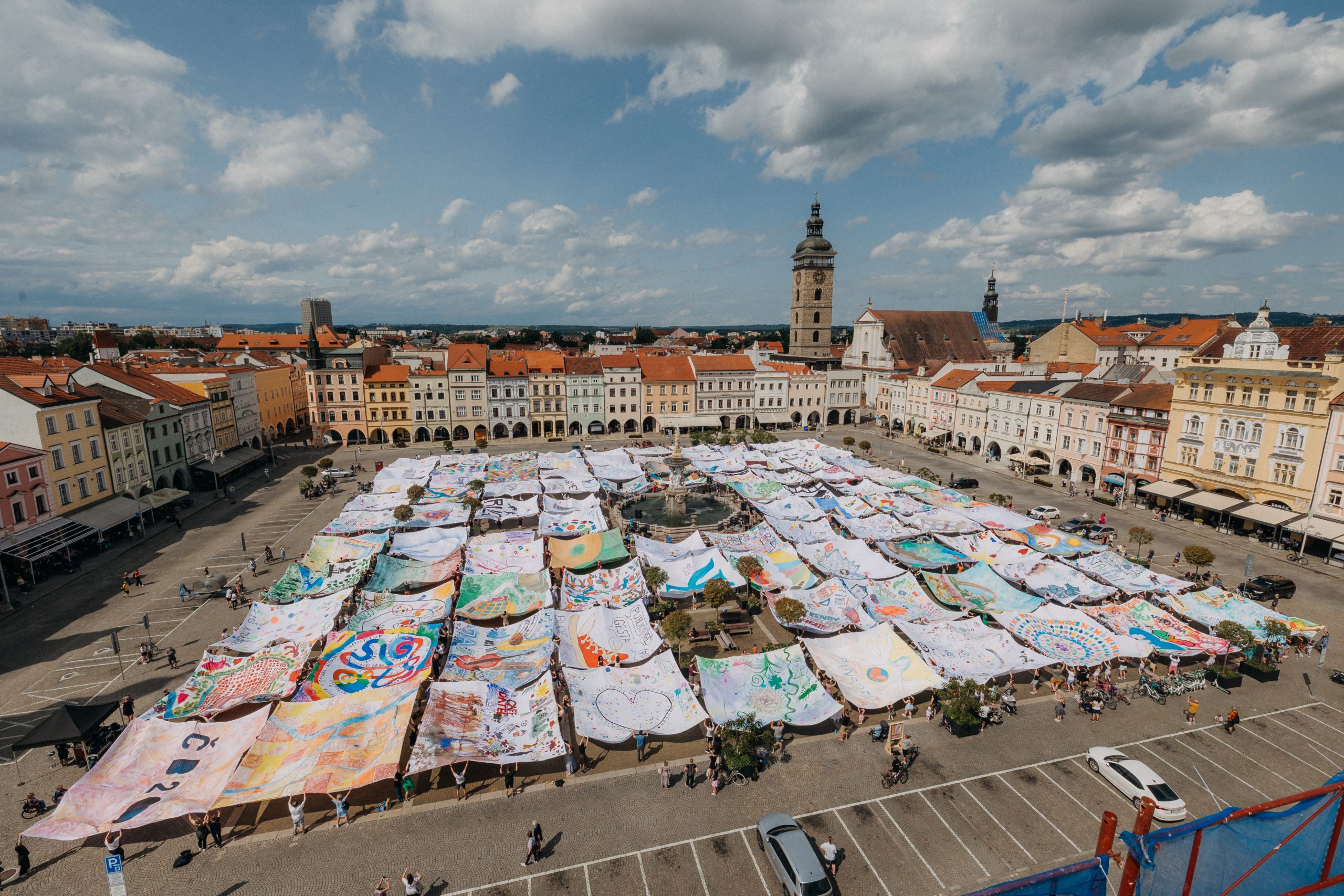 Náměstí Přemysla Otakara II. o rozloze dvou fotbalových hřišť se proměnilo v jedno velké plátno - „obraz pro moje město“