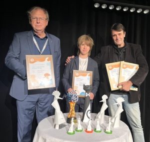 Film Cukrkandl si z 57. ročníku Dětského filmového a televizního festivalu Oty Hofmana v Ostrově odvezl hned čtyři ocenění.