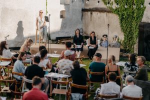 Divadelní garden party Tantehorse