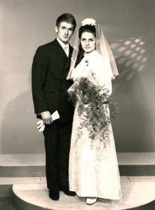 Svatební foto rodičů z roku 1970