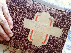 Desky s archivními dokumenty Slávy Kašparové (Jetmarové) – Poslední věci člověka