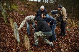Z natáčení filmového dokumentu Bryana Felbera, židovský hřbitov v Polné