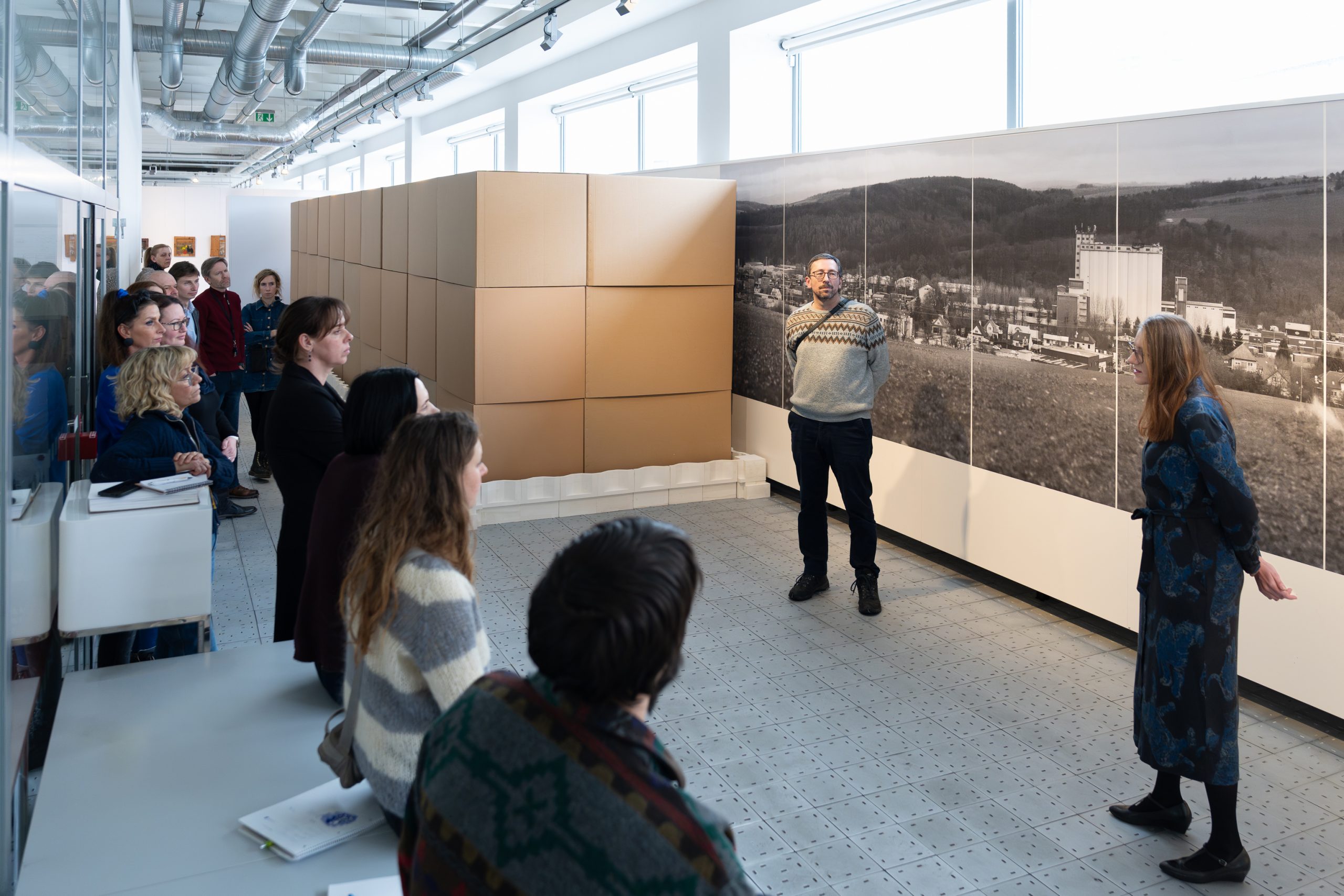 Komentovaná výstava Lenky Tsikoliya
