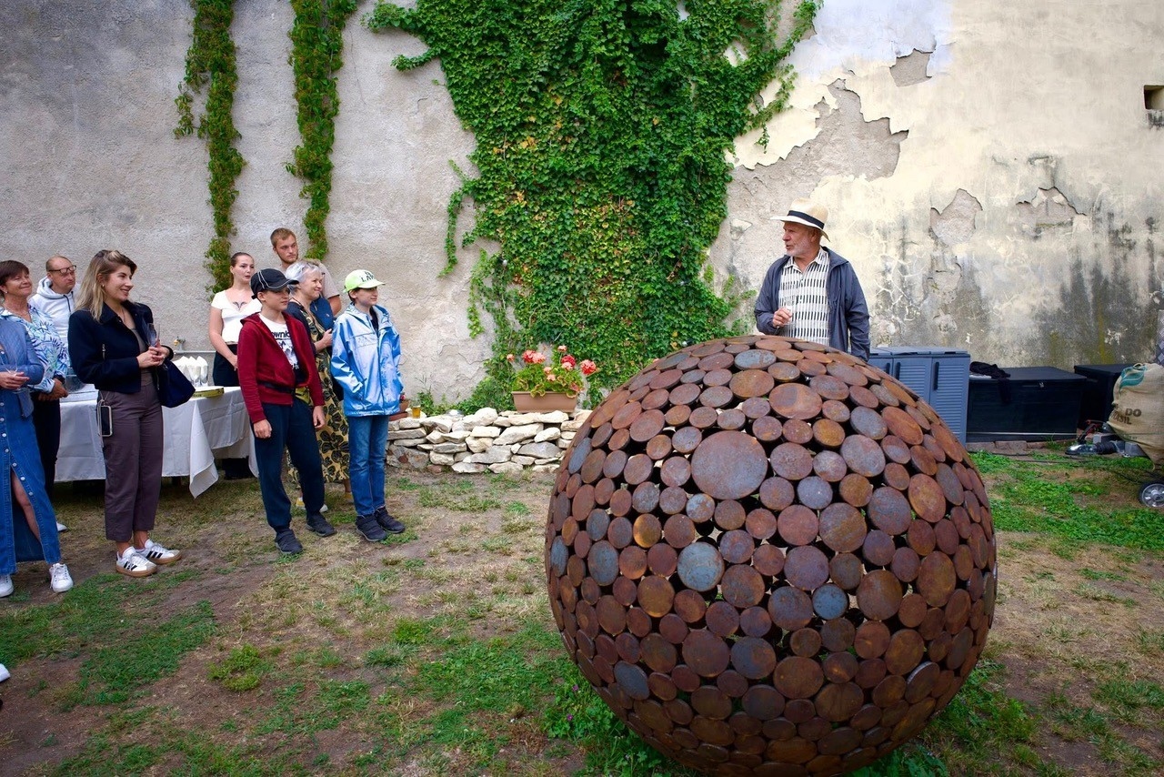 Rezavé květy Čestmíra Sušky