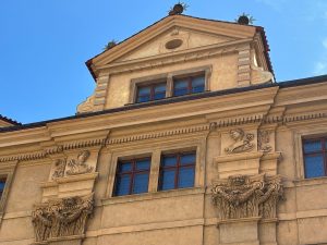 Fasáda Klementina do Křižovnické ulice