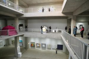 Malíř Jaroslav Valečka tvořil a vystavoval v galerii Czech China Contemporary, jedné z nejvýznamnějších institucí zaměřených na prezentaci českého umění v Číně.